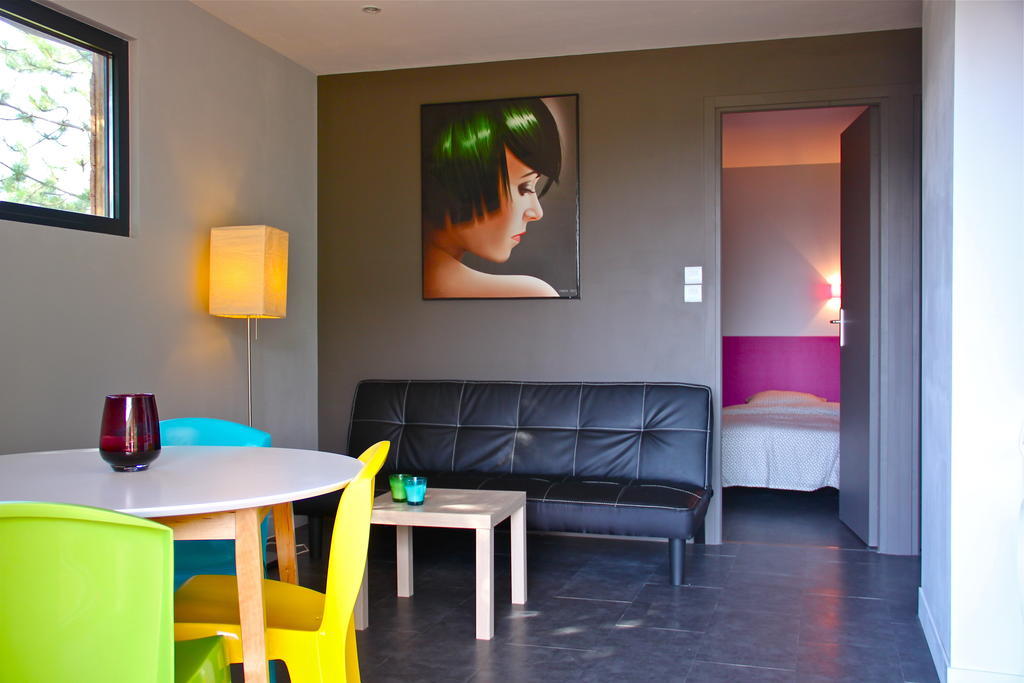 Gite La Cerise Qui Rit La Cresse Room photo